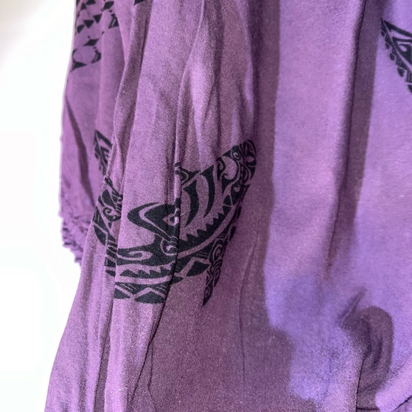 Women's Hawaiian Wahine Toa designs purple and blacks size small - Picture 4 of 8